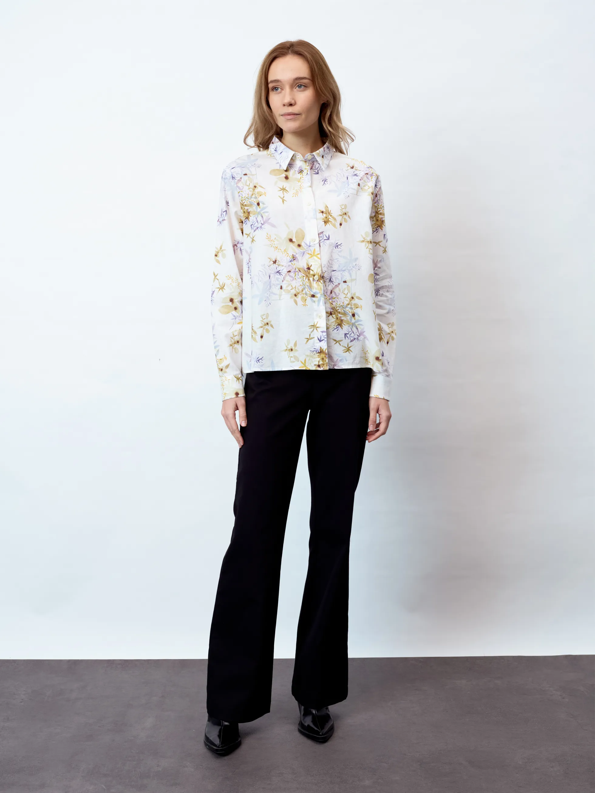 LAURA - Langarm Damenbluse, gewebt